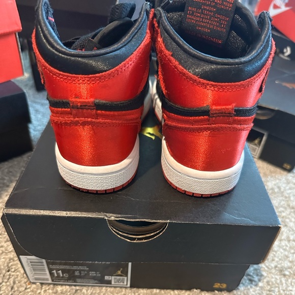 Jordan 1 retro high OG - Toddler - Picture 4 of 6